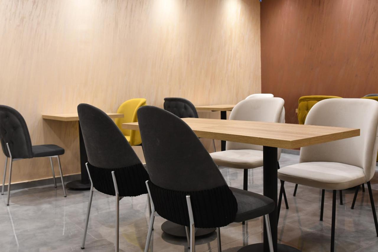Kame Hotel Belgrade,贝尔格莱德凯美酒店 Ledine Exteriör bild